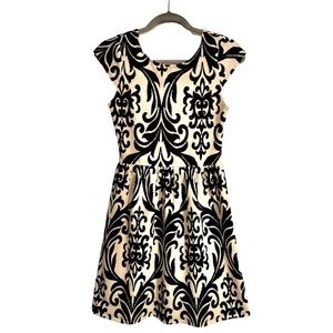 Everly Black Crème Fit Flare Dress Medium